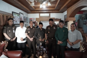 KETUA MUI PROVINSI JAMBI APRESIASI KEPEDULIAN KAJATI JAMBI DALAM MEMBANTU PENYELESAIAN IJAZAH SISWA KURANG MAMPU
