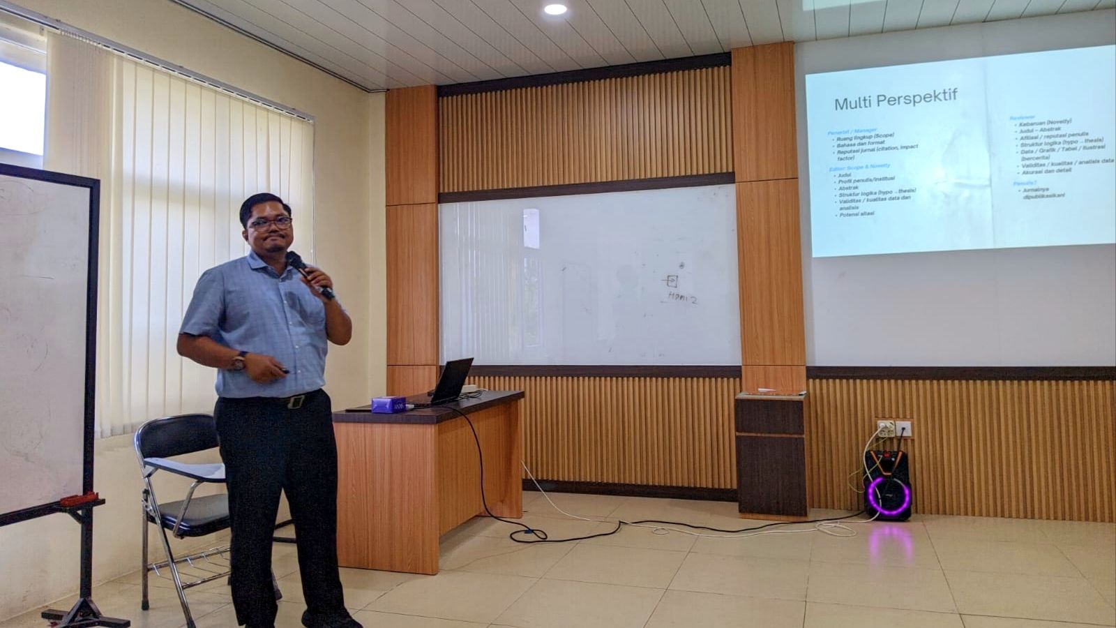Assoc. Prof. Dr. Ade Oktarino Dorong Mahasiswa UNAJA Bijak dan Kritis Memanfaatkan AI dalam Penulisan Karya Ilmiah