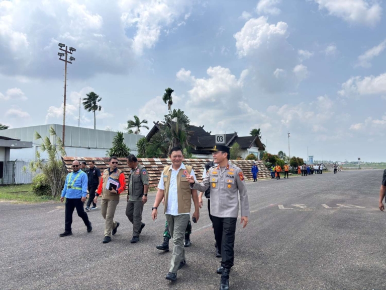 Kapolda Jambi Bersama Satgas Karhutla Pantau Langsung Kebakaran Lahan Gambut